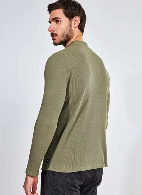 camiseta manga longa com gola alta camiseta manga longa com gola alta