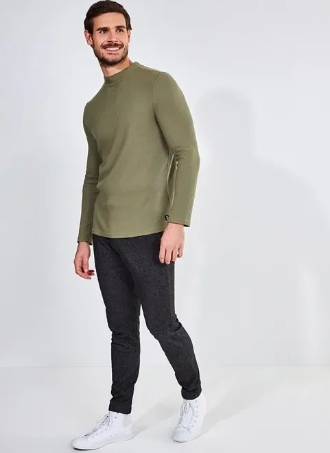 camiseta manga longa com gola alta camiseta manga longa com gola alta