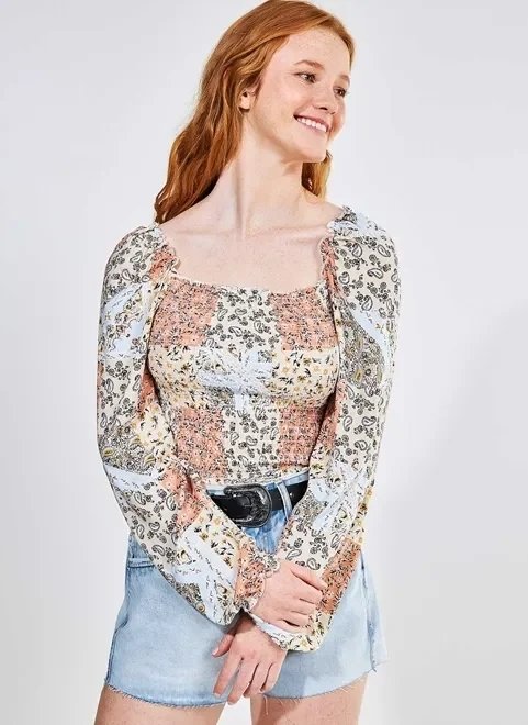 blusa manga bufante estampa patchwork bandana blusa manga bufante estampa patchwork bandana