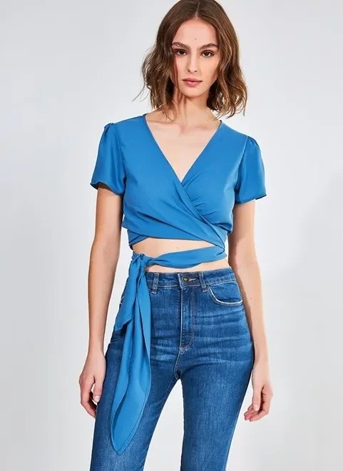 blusa com amarração na frente blusa com amarração na frente