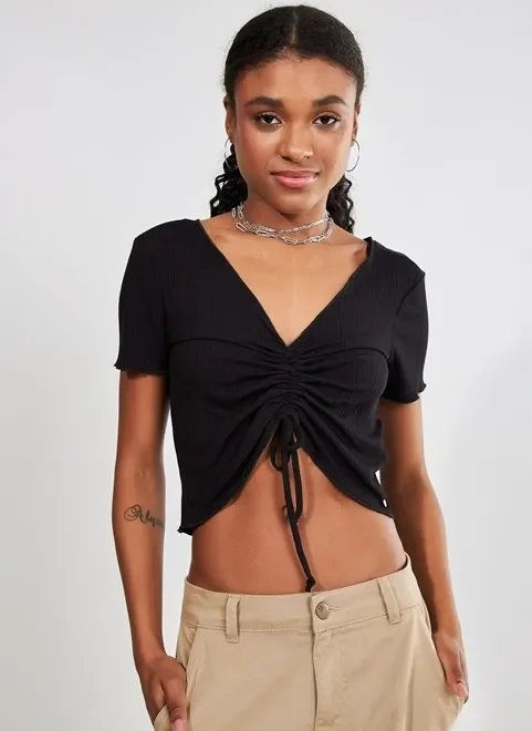 blusinha cropped com amarração na frente blusinha cropped com amarração na frente