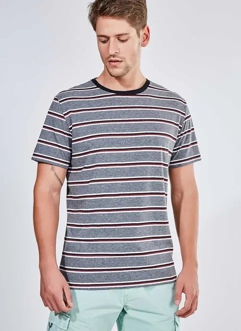 camiseta manga curta listrada vintage camiseta manga curta listrada vintage