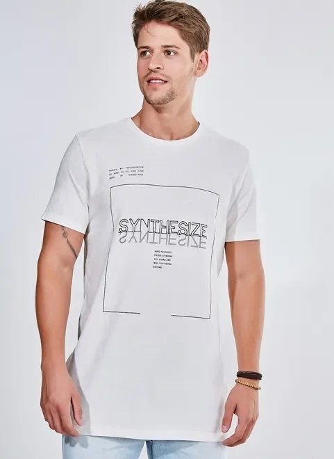 camiseta em malha crepe com estampa geométrica camiseta em malha crepe com estampa geométrica