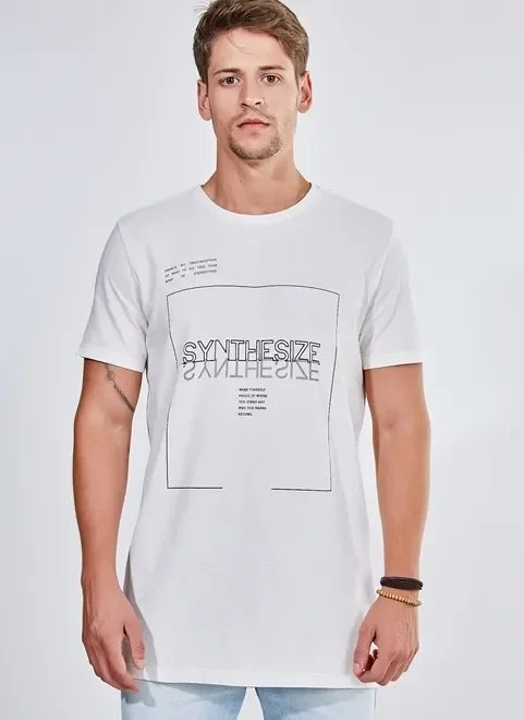 camiseta em malha crepe com estampa geométrica camiseta em malha crepe com estampa geométrica