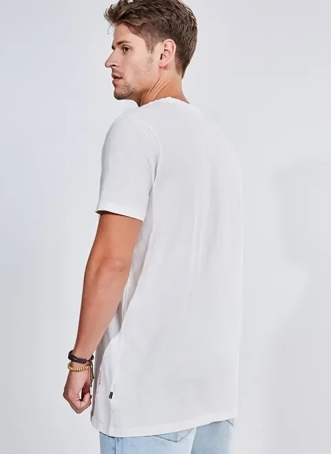 camiseta em malha crepe com estampa geométrica camiseta em malha crepe com estampa geométrica