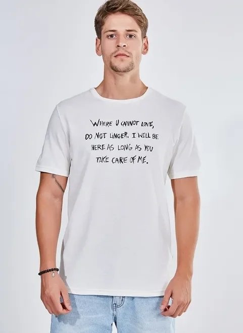 camiseta em malha crepe off-white com escrita camiseta em malha crepe off-white com escrita