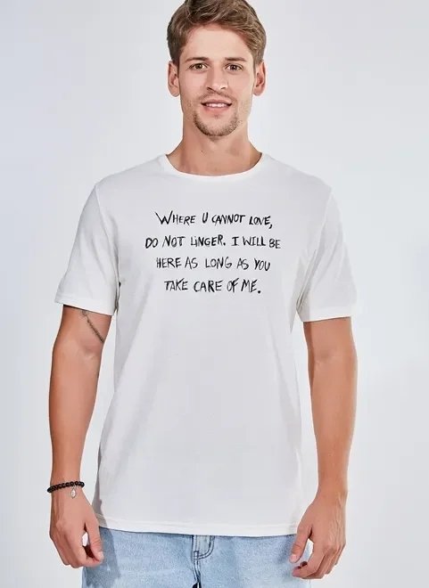 camiseta em malha crepe off-white com escrita camiseta em malha crepe off-white com escrita