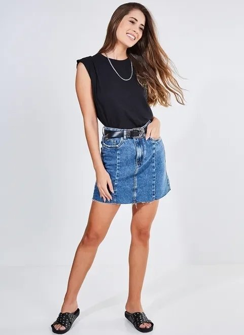 blusa lisa com pregas no ombro blusa lisa com pregas no ombro