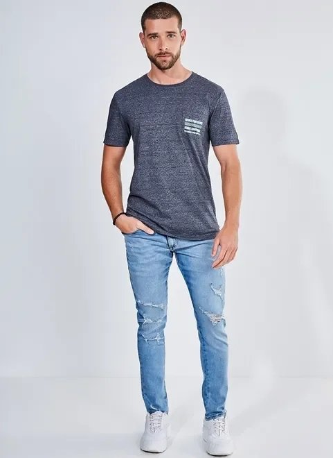 calça skinny em jeans médio com rasgos calça skinny em jeans médio com rasgos