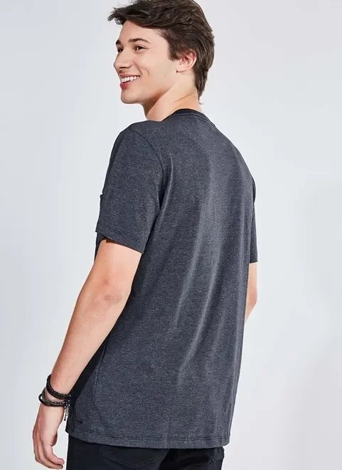 camiseta jacquard com bolsinho camiseta jacquard com bolsinho