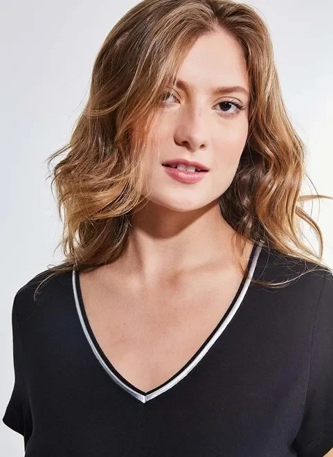 blusa gola v com detalhe blusa gola v com detalhe