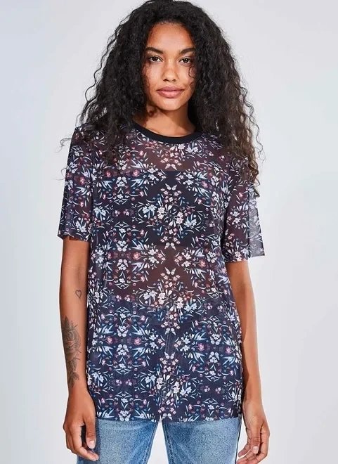 blusa alongada em tule estampa borboleta blusa alongada em tule estampa borboleta