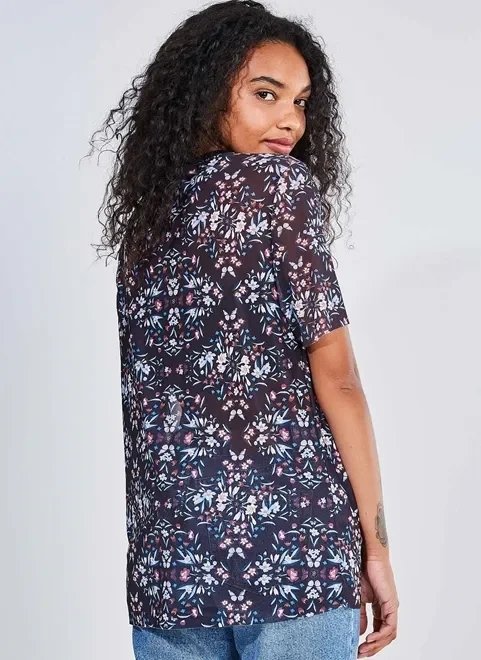 blusa alongada em tule estampa borboleta blusa alongada em tule estampa borboleta