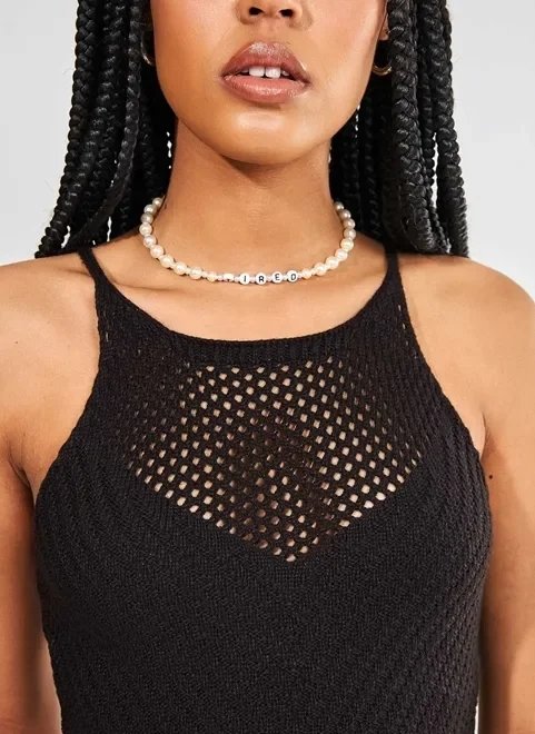 blusa cropped em tricô decote halter blusa cropped em tricô decote halter