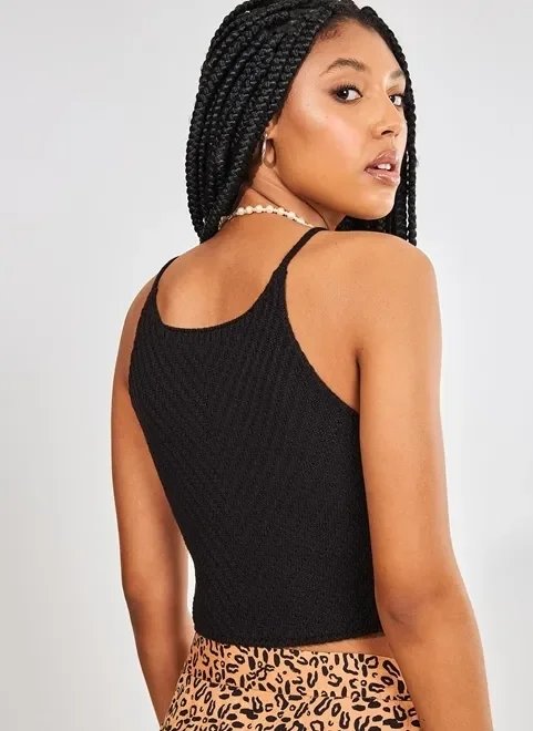 blusa cropped em tricô decote halter blusa cropped em tricô decote halter