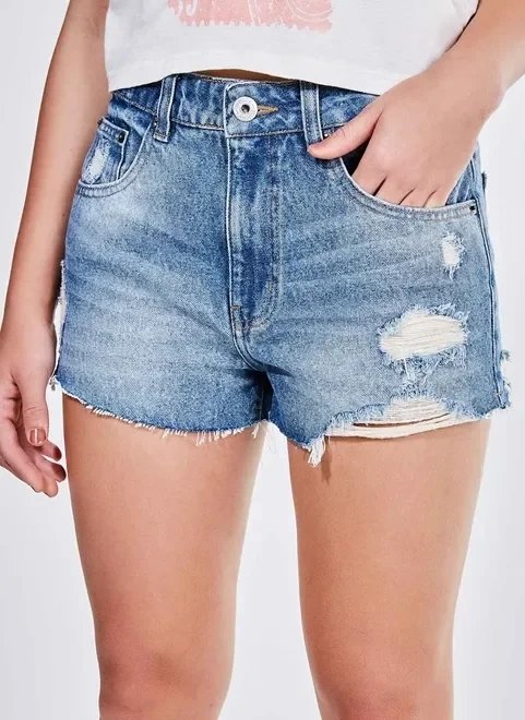 short jeans cintura média com barra desfiada short jeans cintura média com barra desfiada