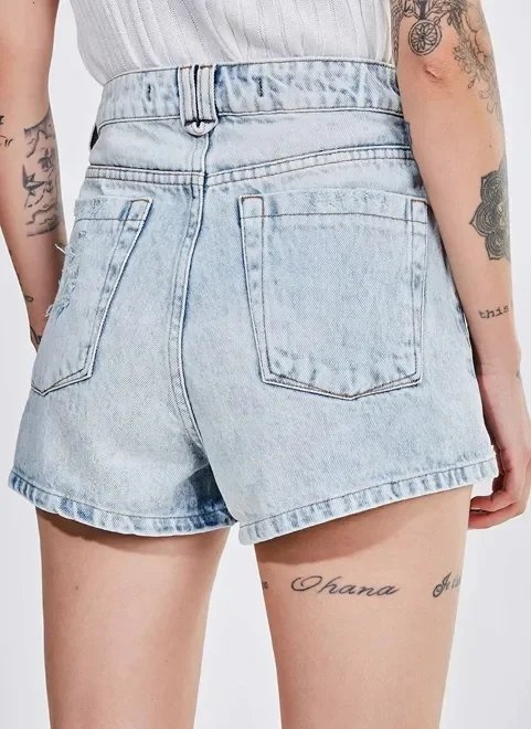 short hot pants em jeans claro short hot pants em jeans claro