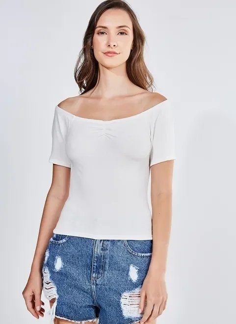 blusa justinha ombro a ombro off-white blusa justinha ombro a ombro off-white