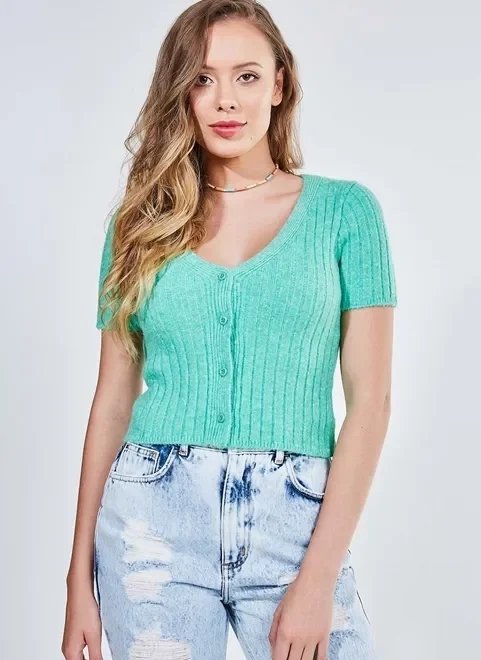 blusa verde em tricô com botões blusa verde em tricô com botões