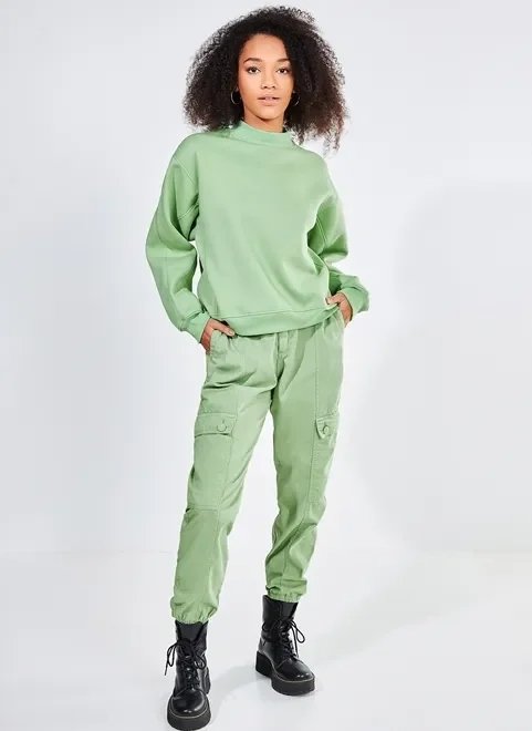 moletom gola alta com recortes moletom gola alta com recortes