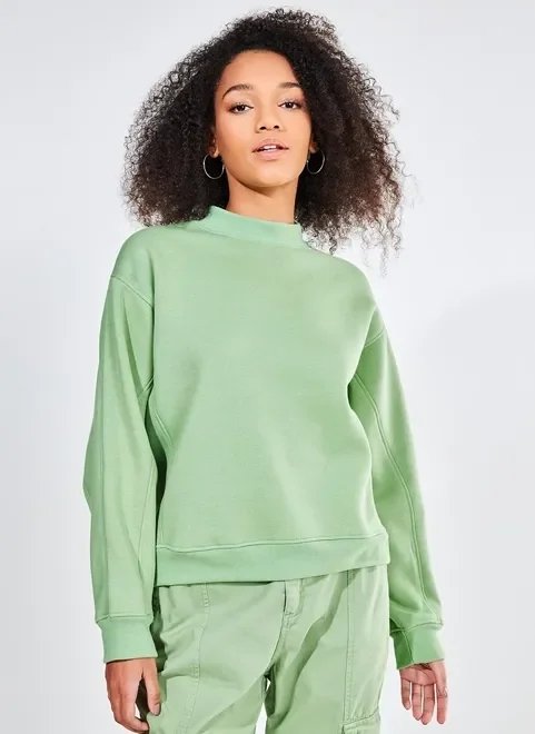 moletom gola alta com recortes moletom gola alta com recortes