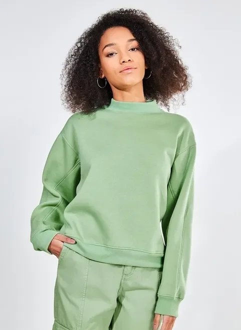 moletom gola alta com recortes moletom gola alta com recortes