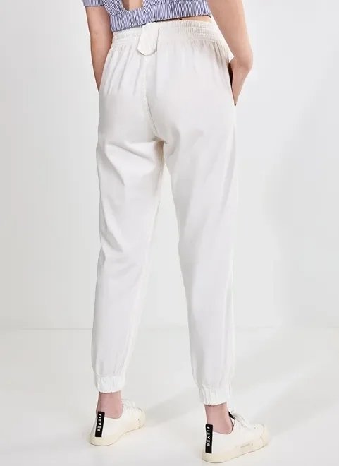 calça jogger off-white com regulador calça jogger off-white com regulador