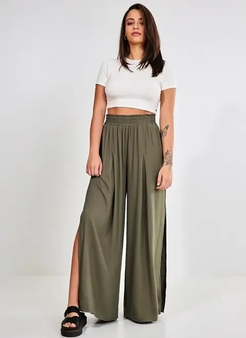 calça pantalona verde com fendas calça pantalona verde com fendas