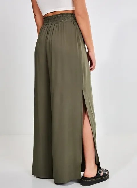 calça pantalona verde com fendas calça pantalona verde com fendas