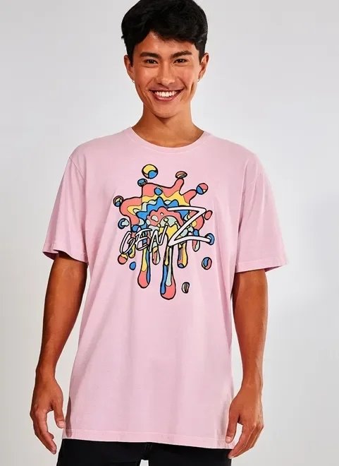 camiseta rosa com estampa colorida gen z camiseta rosa com estampa colorida gen z
