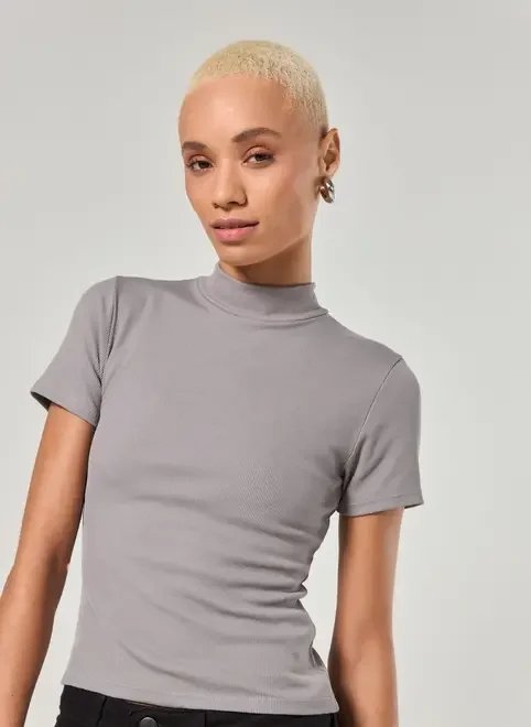 blusa básica de golinha alta blusa básica de golinha alta