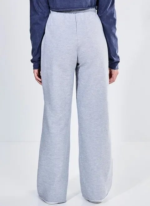 calça flare em moletom com rasgo calça flare em moletom com rasgo