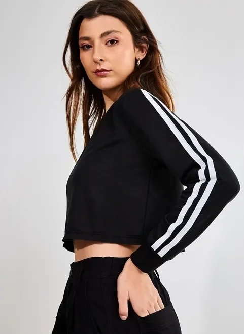 blusa cropped manga comprida em moletinho blusa cropped manga comprida em moletinho