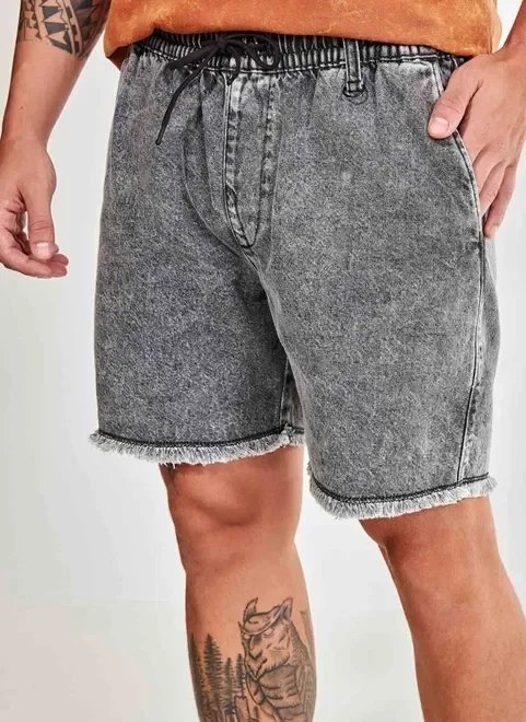 bermuda em jeans marmorizado com elástico bermuda em jeans marmorizado com elástico