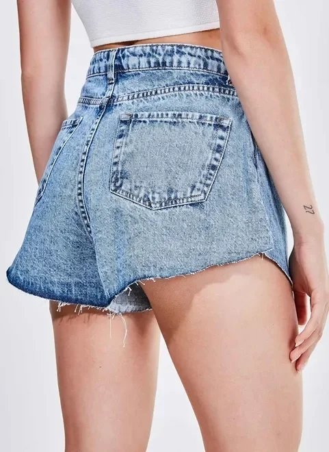 short jeans godê com barra desfiada short jeans godê com barra desfiada