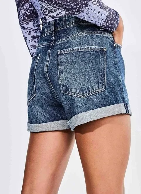 short hot pants com barra dobrada short hot pants com barra dobrada