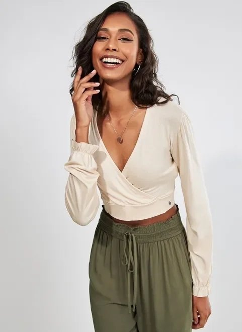 blusa cropped com decote transpassado blusa cropped com decote transpassado