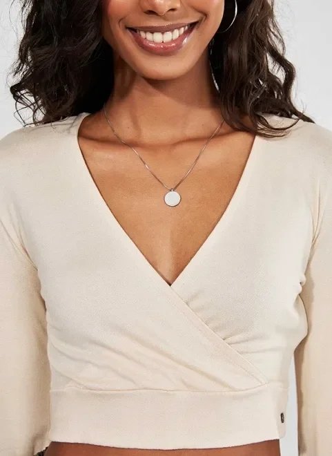 blusa cropped com decote transpassado blusa cropped com decote transpassado