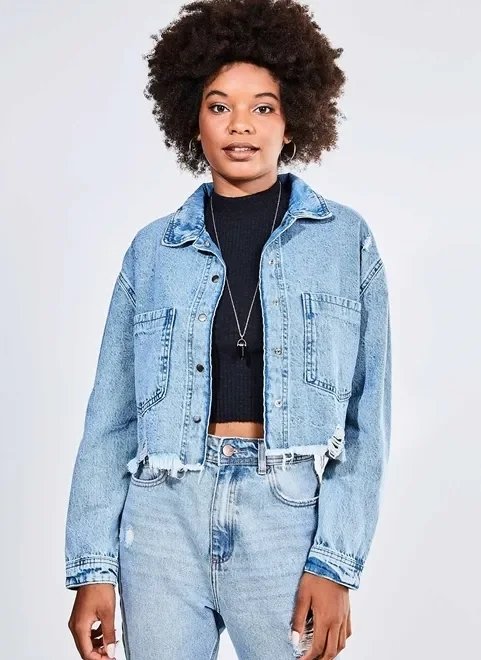 jaqueta cropped oversized em jeans claro jaqueta cropped oversized em jeans claro