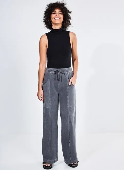 calça pantalona com costura contrastante calça pantalona com costura contrastante