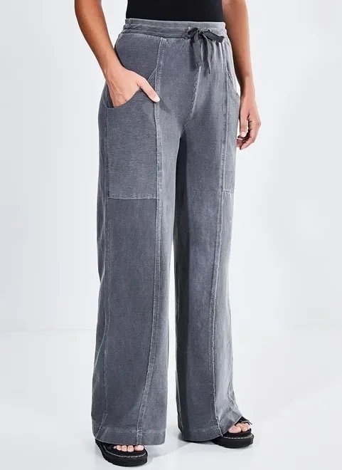 calça pantalona com costura contrastante calça pantalona com costura contrastante