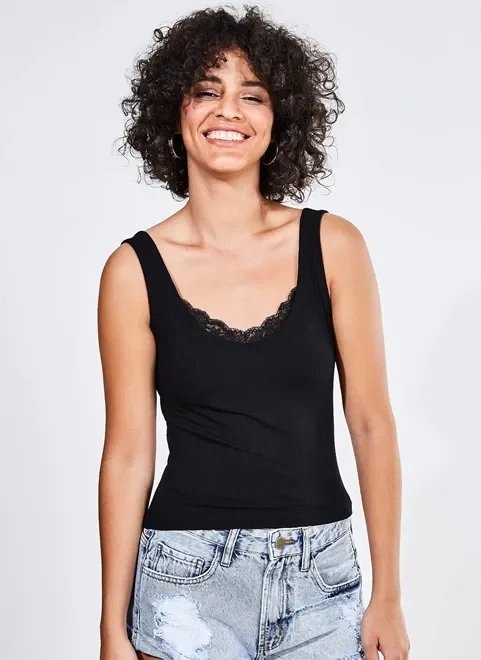 regata canelada com renda no decote regata canelada com renda no decote