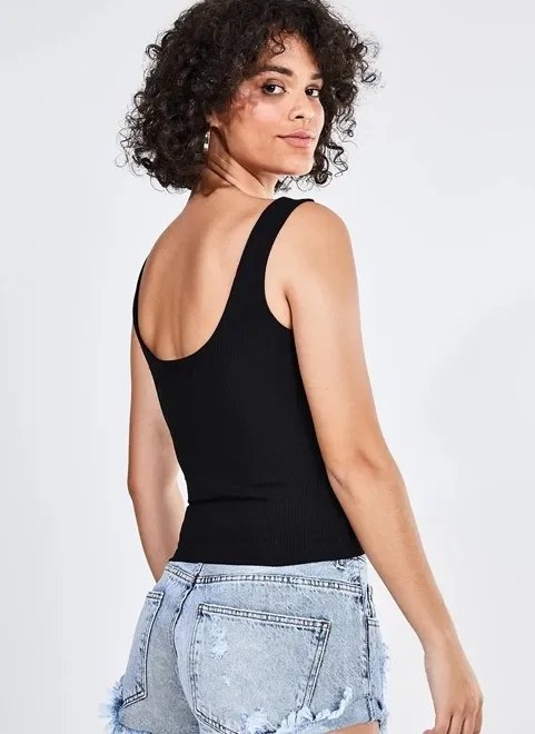 regata canelada com renda no decote regata canelada com renda no decote