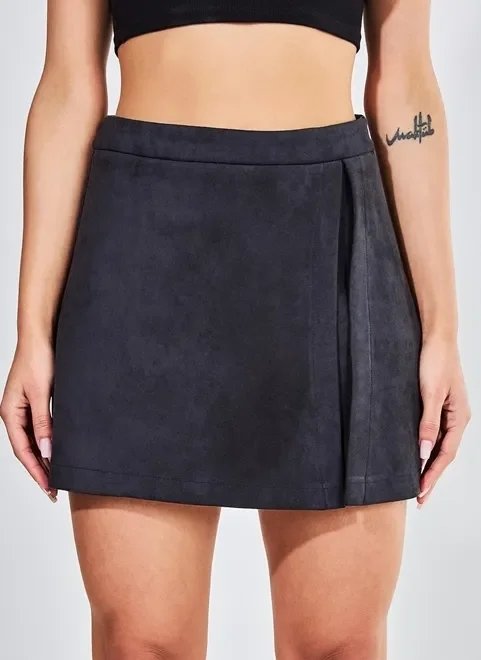 short saia preto em suede short saia preto em suede