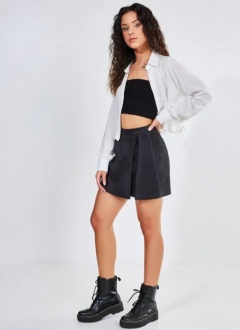 short saia preto em suede short saia preto em suede