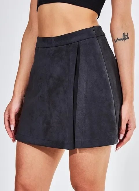 short saia preto em suede short saia preto em suede