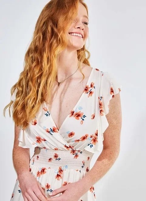 vestido midi floral com decote transpassado vestido midi floral com decote transpassado