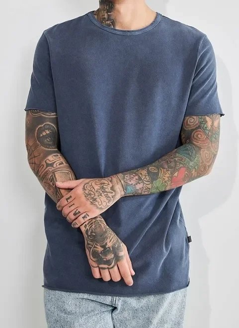 camiseta alongada de manga curta camiseta alongada de manga curta