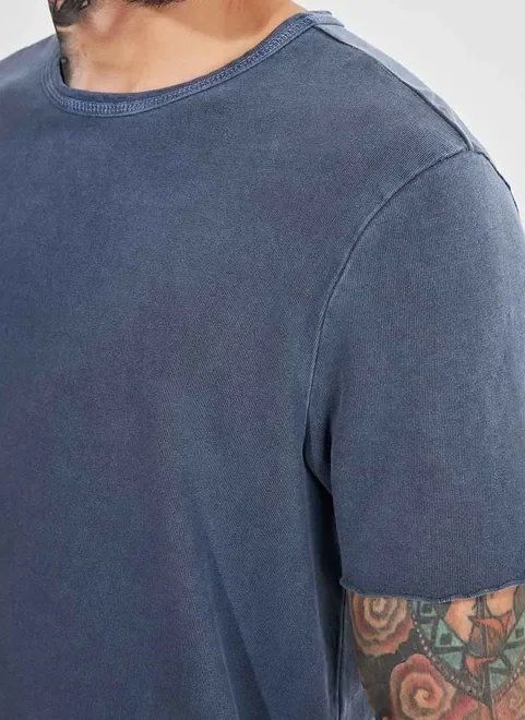 camiseta alongada de manga curta camiseta alongada de manga curta