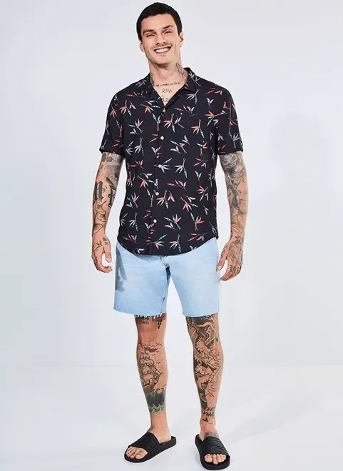 camisa estampa folhas coloridas camisa estampa folhas coloridas